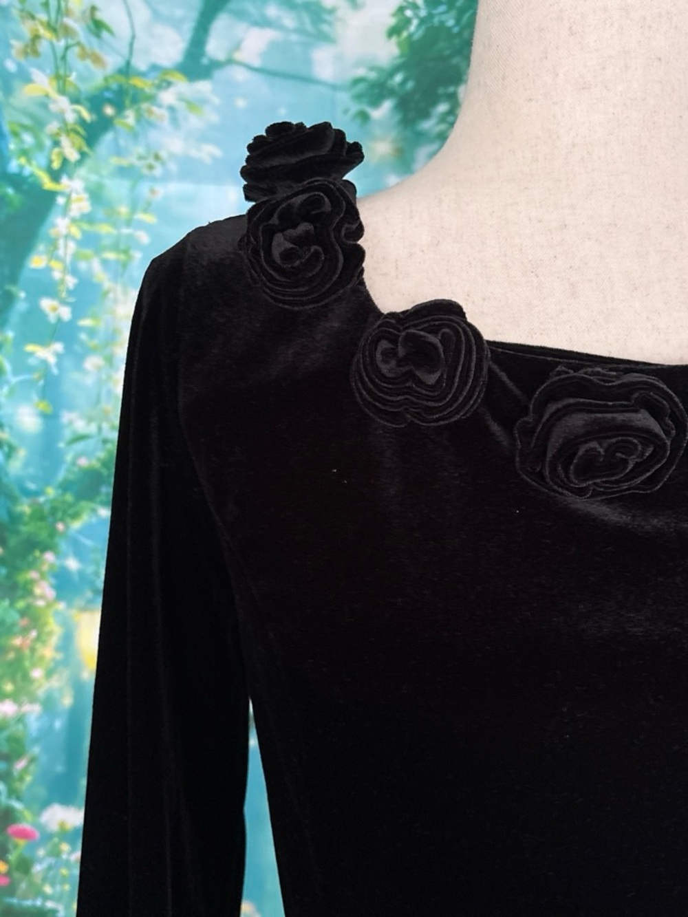 Midnight Velvet Black Velvet Rose-Trim Long Sleeve Sheath Dress - Picture 2 of 7